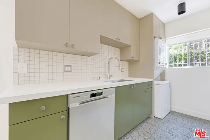 6615 Franklin Avenue, Los Angeles, California 90028