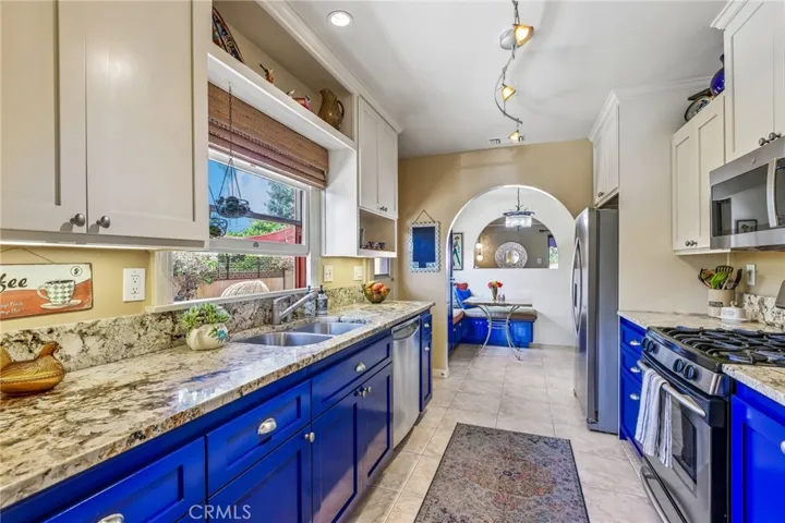 3721 Falcon Avenue, Long Beach, California 90807