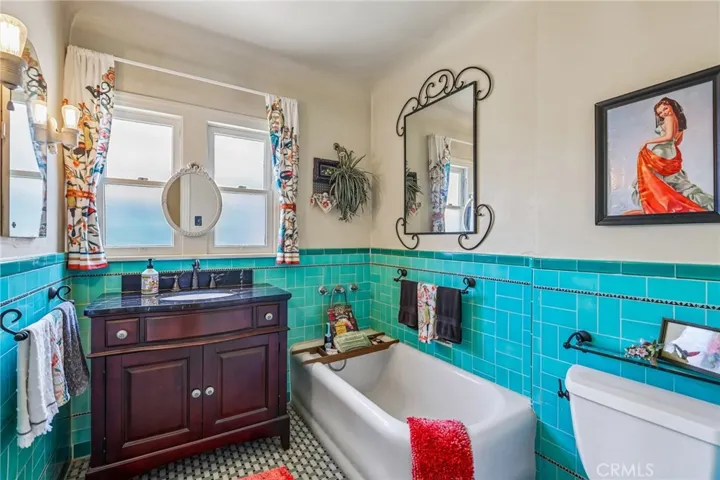 3721 Falcon Avenue, Long Beach, California 90807