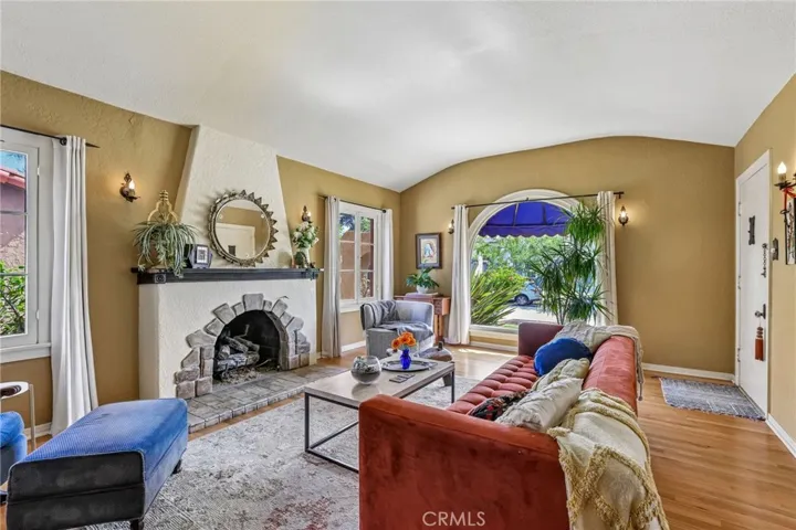 3721 Falcon Avenue, Long Beach, California 90807