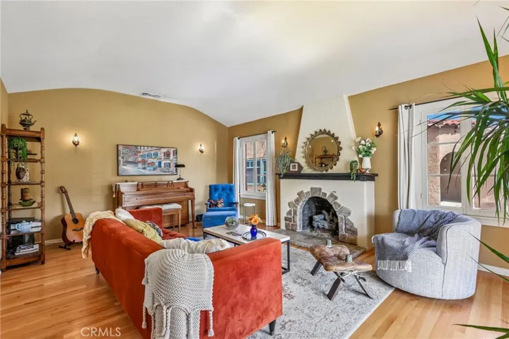 3721 Falcon Avenue, Long Beach, California 90807