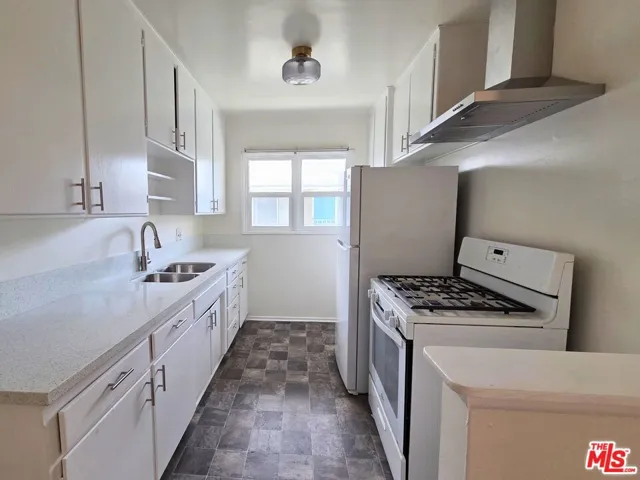7621 Hampton Avenue 103, West Hollywood, California 90046