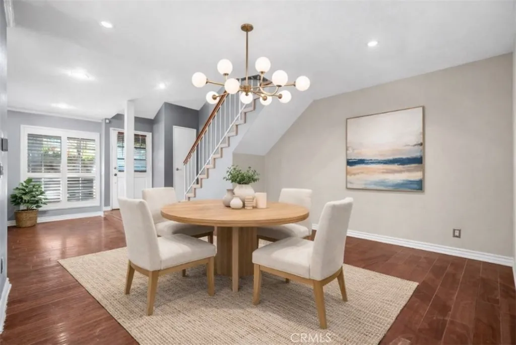 Virtually staged dining room