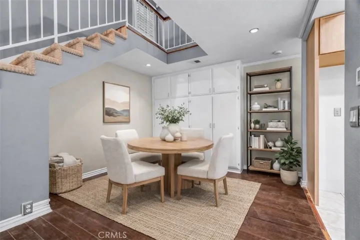 Virtually staged dining room