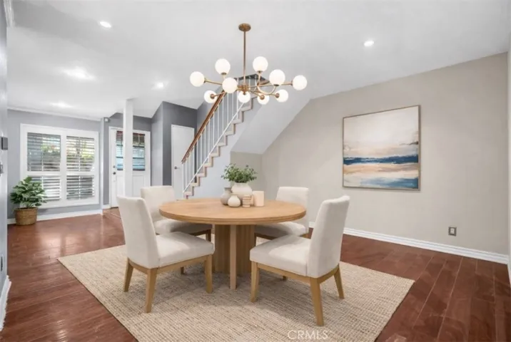Virtually staged dining room