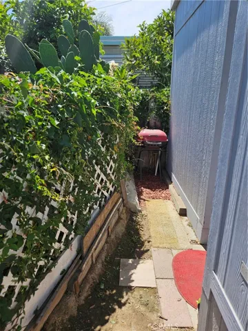 10001 W Frontage Road 211, South Gate, California 90280