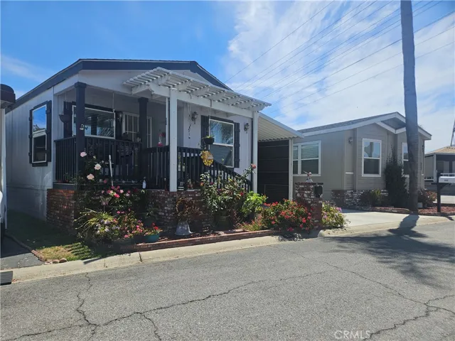 10001 W Frontage Road 211, South Gate, California 90280