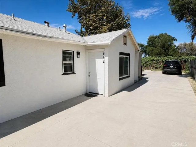 852 N Lugo, San Bernardino, California 92410