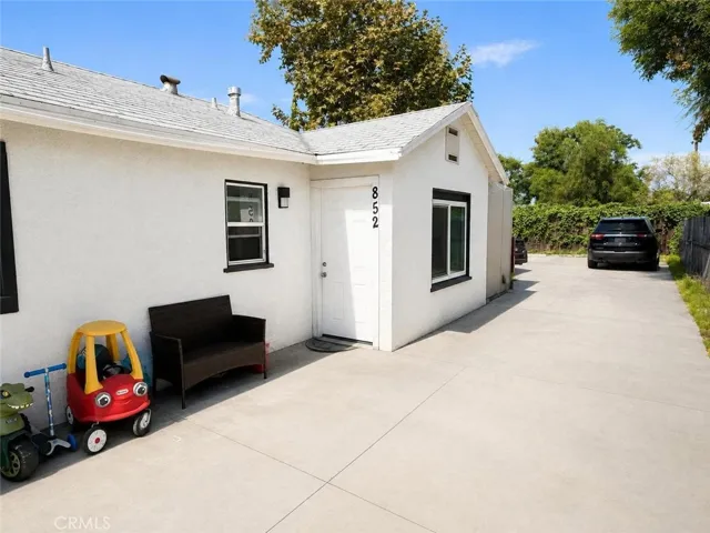 852 N Lugo, San Bernardino, California 92410