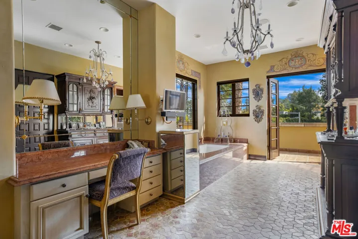 5 Beverly Parkway, Los Angeles, California 90210
