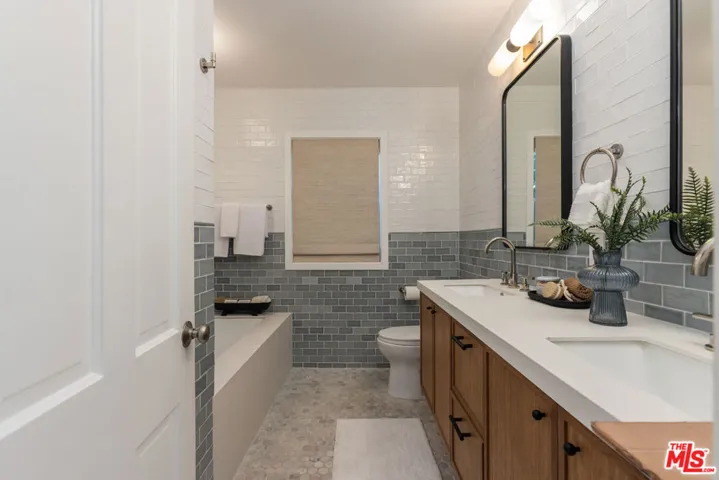 3544 Gardenia Avenue, Long Beach, California 90807