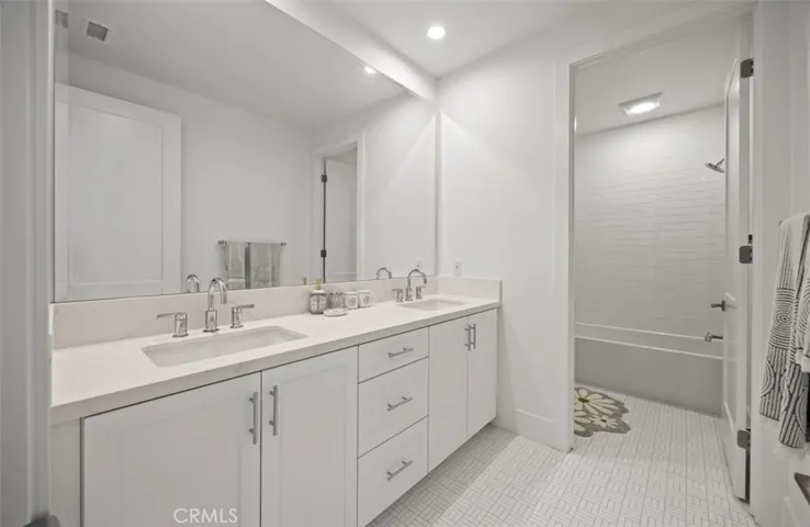 135 Oakstone, Irvine, California 92618