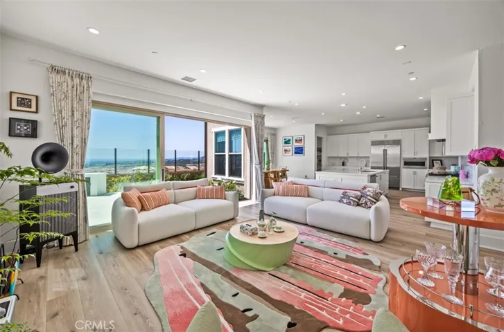 135 Oakstone, Irvine, California 92618