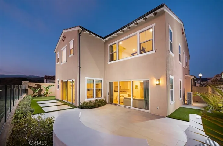 135 Oakstone, Irvine, California 92618