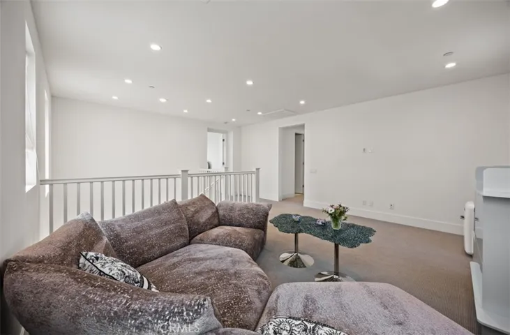 135 Oakstone, Irvine, California 92618
