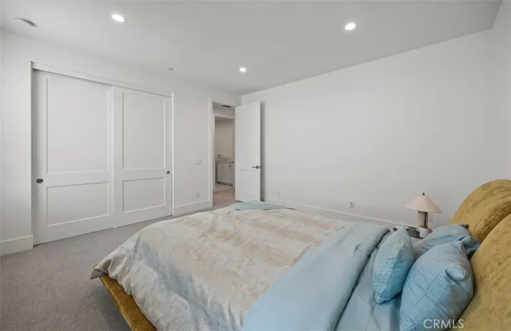 135 Oakstone, Irvine, California 92618