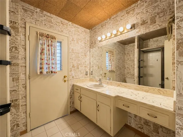 25825 Holly Vista Boulevard, San Bernardino, California 92404