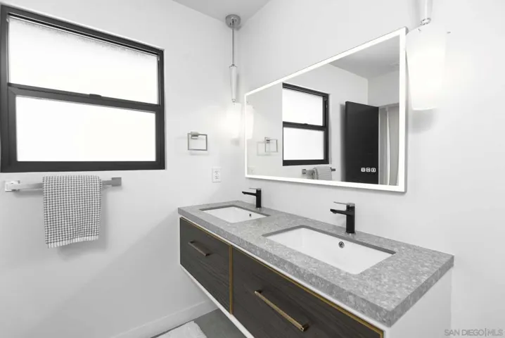 2222 Bahia Dr, La Jolla, California 92037