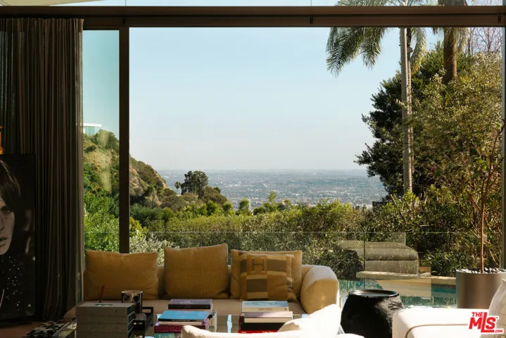 9233 Swallow Drive, West Hollywood, California 90069