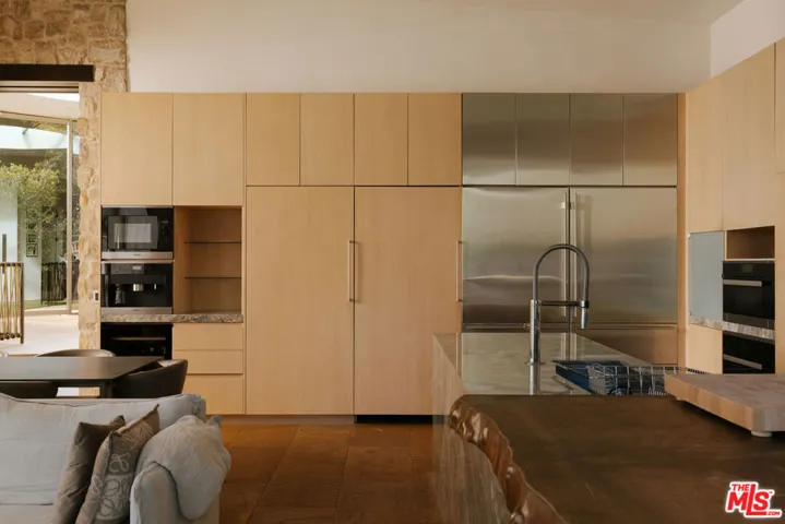 9233 Swallow Drive, West Hollywood, California 90069