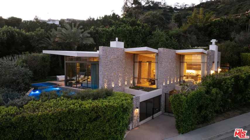 9233 Swallow Drive, West Hollywood, California 90069
