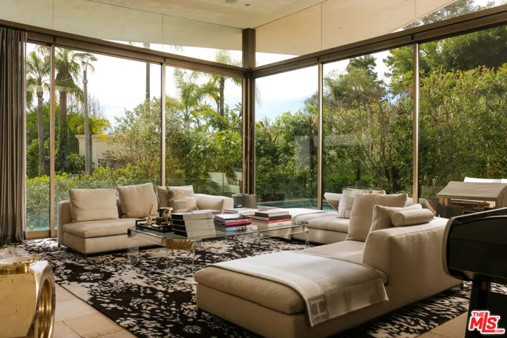 9233 Swallow Drive, West Hollywood, California 90069