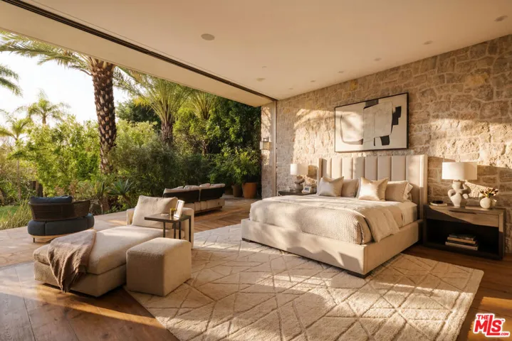 9233 Swallow Drive, West Hollywood, California 90069