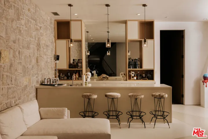 9233 Swallow Drive, West Hollywood, California 90069