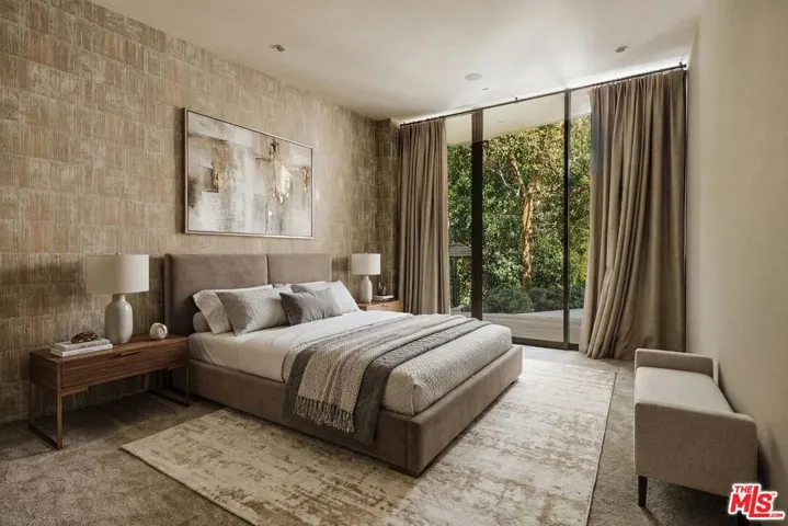 9233 Swallow Drive, West Hollywood, California 90069