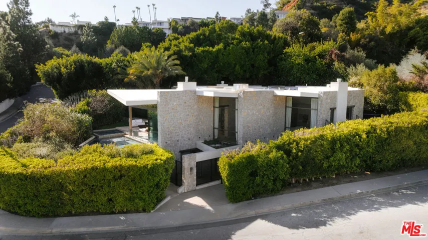 9233 Swallow Drive, West Hollywood, California 90069