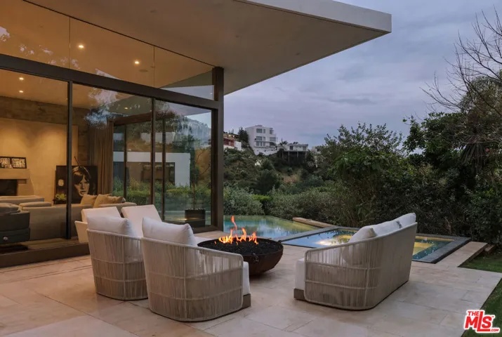 9233 Swallow Drive, West Hollywood, California 90069