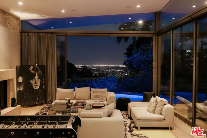 9233 Swallow Drive, West Hollywood, California 90069