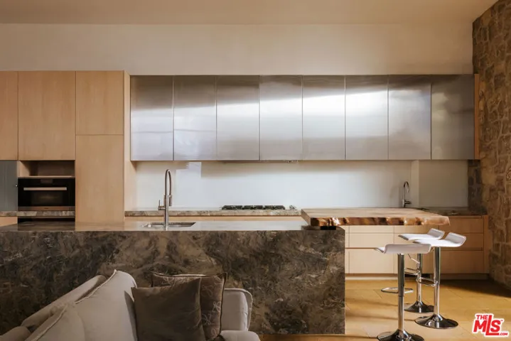 9233 Swallow Drive, West Hollywood, California 90069