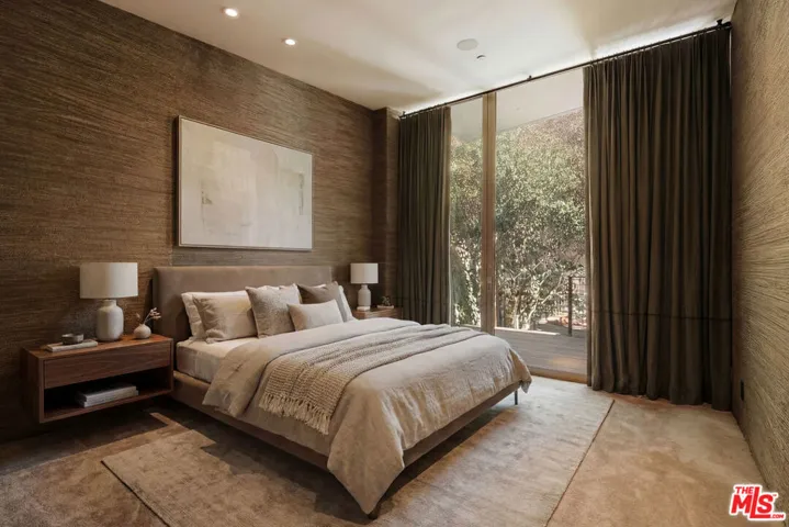 9233 Swallow Drive, West Hollywood, California 90069