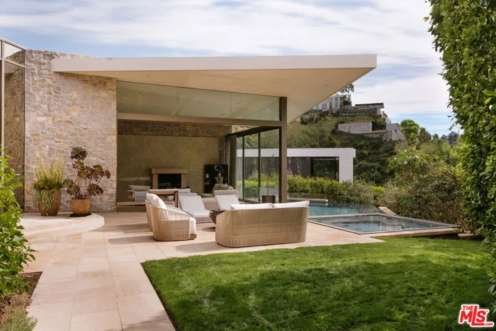 9233 Swallow Drive, West Hollywood, California 90069