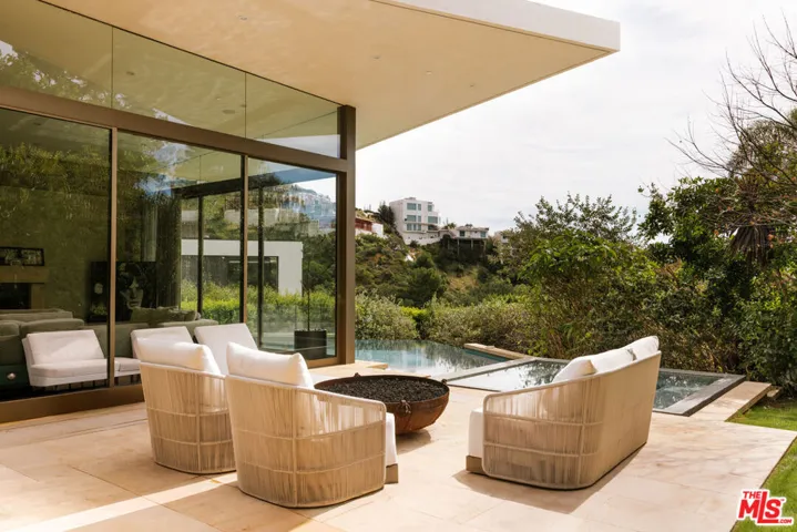 9233 Swallow Drive, West Hollywood, California 90069
