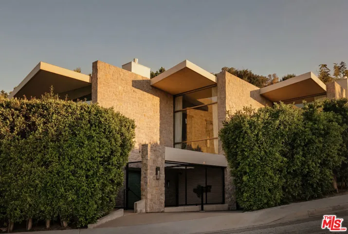 9233 Swallow Drive, West Hollywood, California 90069
