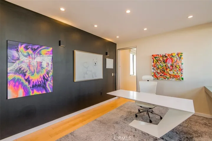 708 Hampton Drive, Venice, California 90291