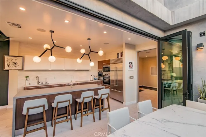 708 Hampton Drive, Venice, California 90291