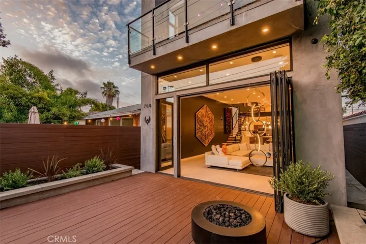 708 Hampton Drive, Venice, California 90291