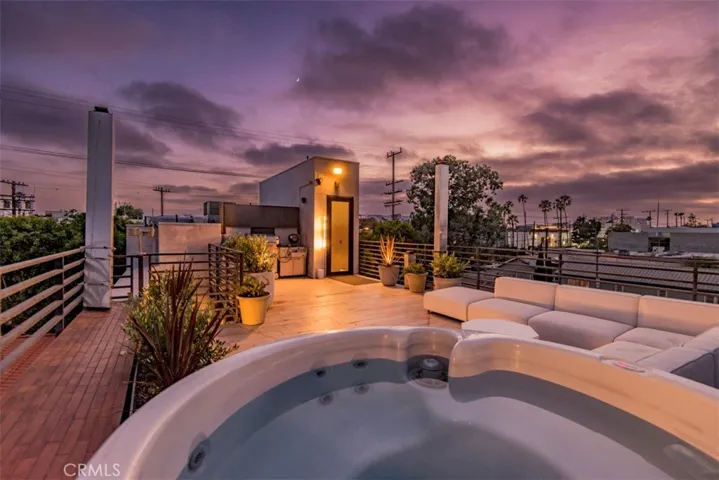 708 Hampton Drive, Venice, California 90291