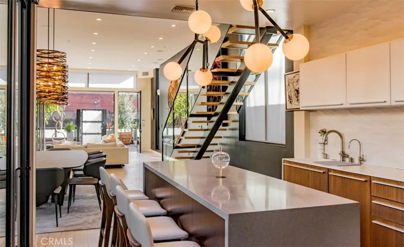 708 Hampton Drive, Venice, California 90291