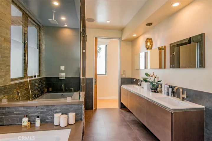 708 Hampton Drive, Venice, California 90291