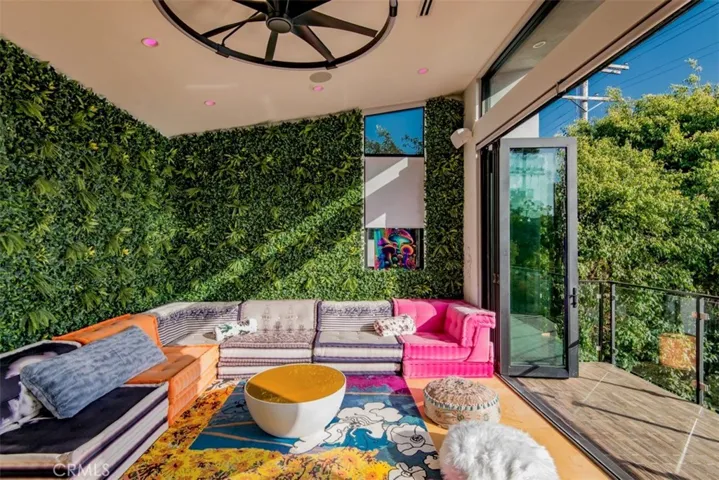 708 Hampton Drive, Venice, California 90291