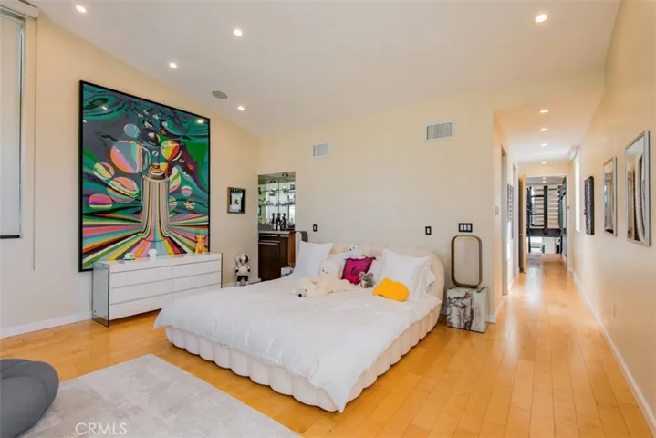 708 Hampton Drive, Venice, California 90291
