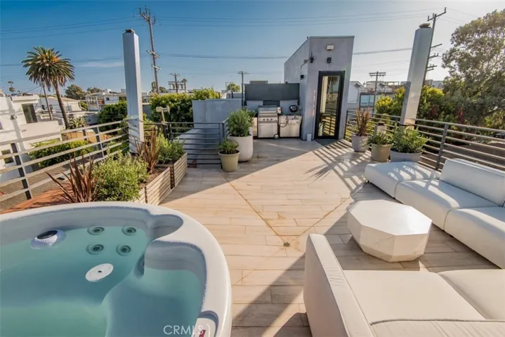 708 Hampton Drive, Venice, California 90291