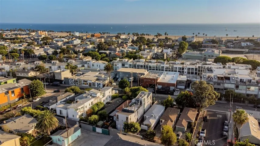 708 Hampton Drive, Venice, California 90291