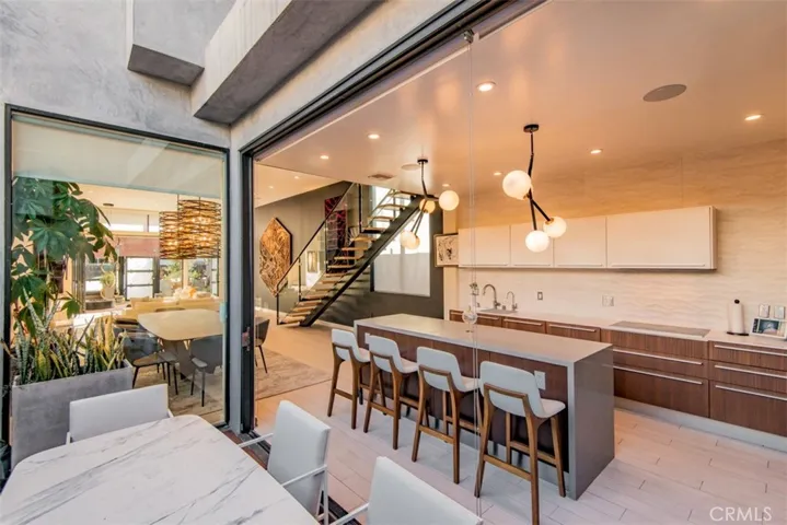 708 Hampton Drive, Venice, California 90291