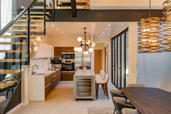 708 Hampton Drive, Venice, California 90291