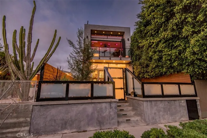 708 Hampton Drive, Venice, California 90291